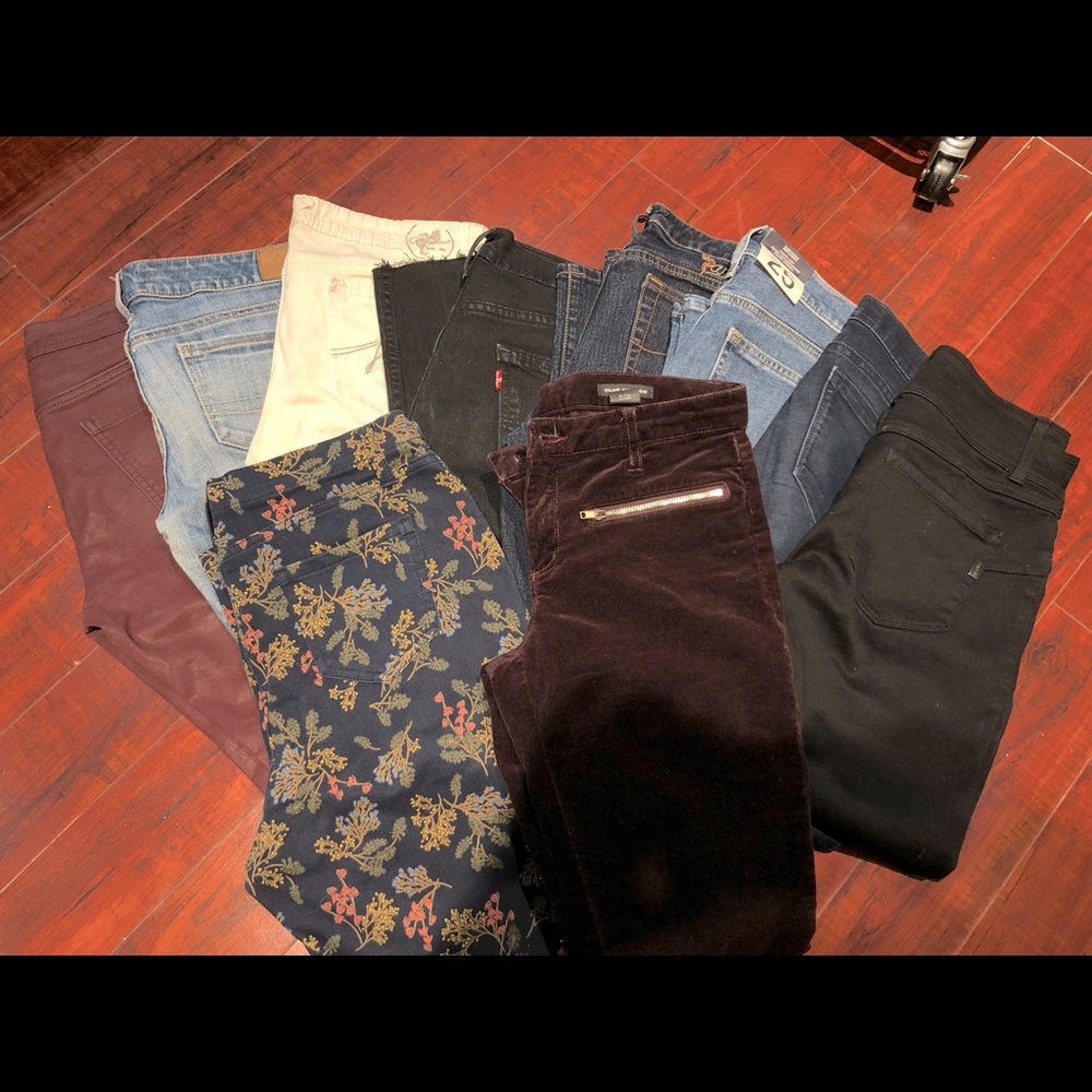 Bundle /Sale. 4 pants - 50$. Size. 25/26/27.